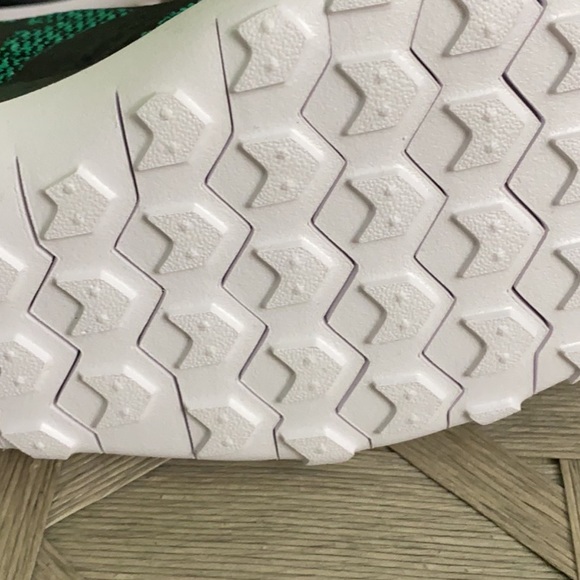 Converse - Picture 2 of 5